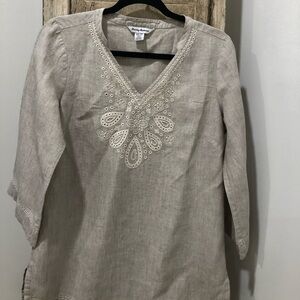 NWT! Super Cute! Tommy Bahama Linen Top with Embroidery